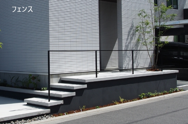 請け負っている施工6つ目。エクステリアの柵